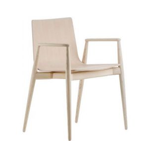 MALMÖ 395 – Wooden Pedrali chair with armrests, different finishings